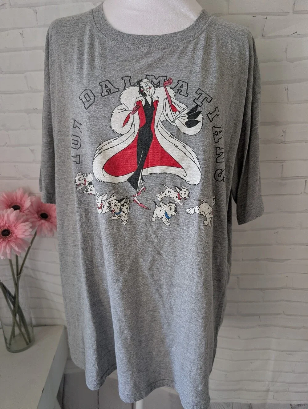 Disney Cruella Deville Junior Size L T-shirt